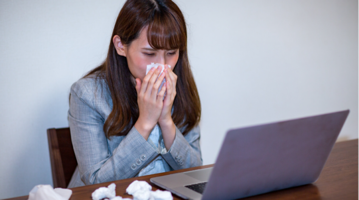 花粉症で鼻がヒリヒリ…赤みが出たときの正しいスキンケア方法の画像